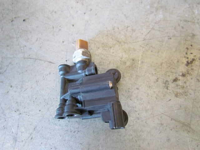 2005 Land Rover LR3 Air Suspension Transfer Relief Valve